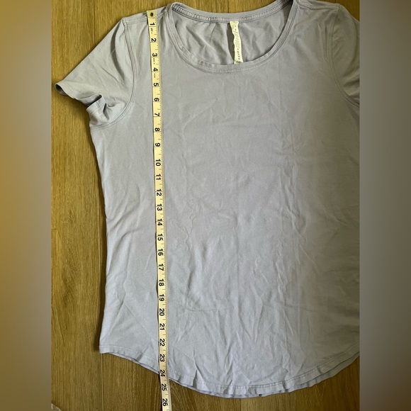 LULULEMON Love Crew Short Sleeve Curved Tshirt EUC - Picture 5 of 8